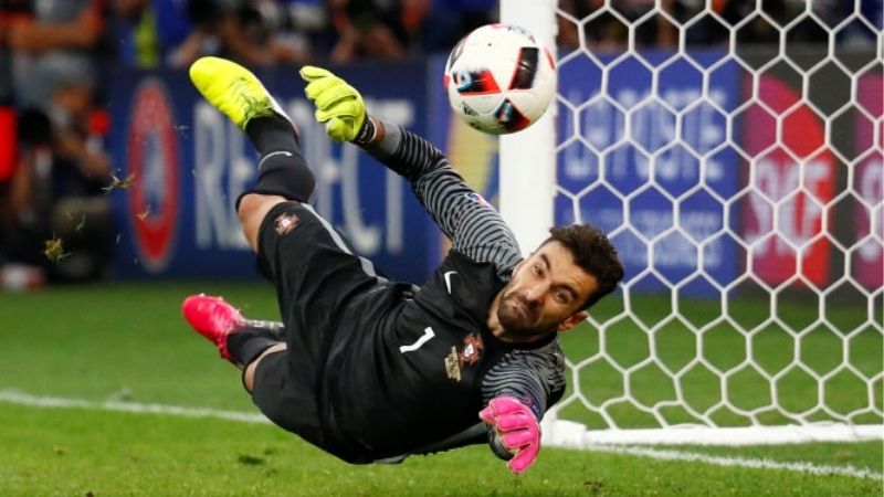 Khi Các Thủ Môn Huyền Thoại Lên Tiếng: 10 Pha Cản Phá Vĩ Đại Nhất Lịch Sử